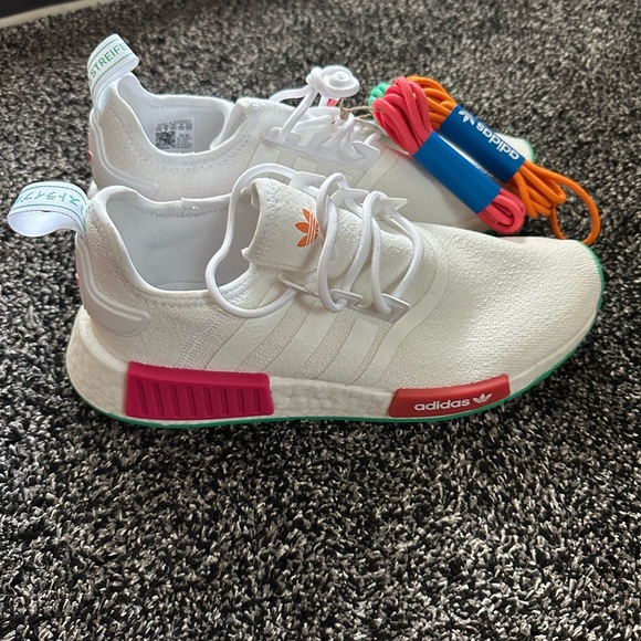 NWT Adidas NMD R1 women’s sneakers - Picture 2 of 5